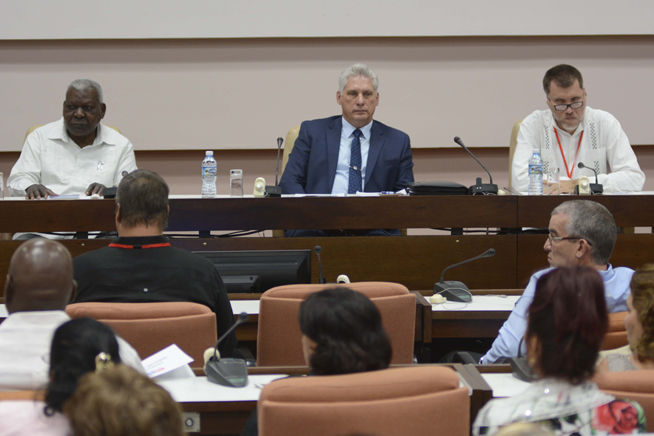 Asiste Díaz-Canel a jornada final del VIII Congreso de la ANEC