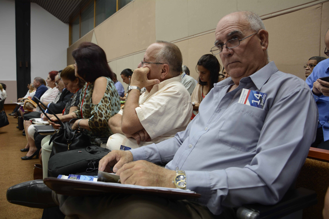 Asiste Díaz-Canel a jornada final del VIII Congreso de la ANEC