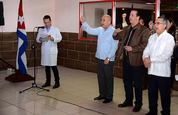 En suelo patrio segundo grupo de colaboradores cubanos en Bolivia