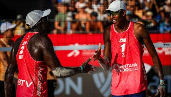 Alayo-Díaz a octavos de final en Pro Tour Mundial de Playa. Foto: FIVB