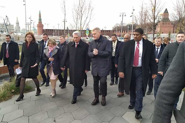  Miguel Díaz-Canel, visitó también el parque ecológico Zariadie, en pleno centro de Moscú