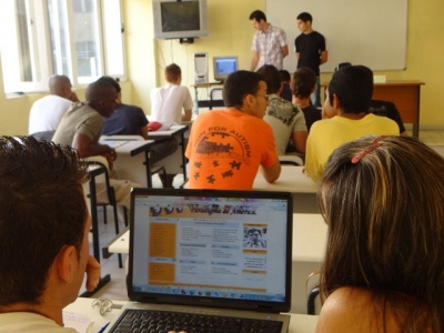 Estudiantes universitarios cubanos