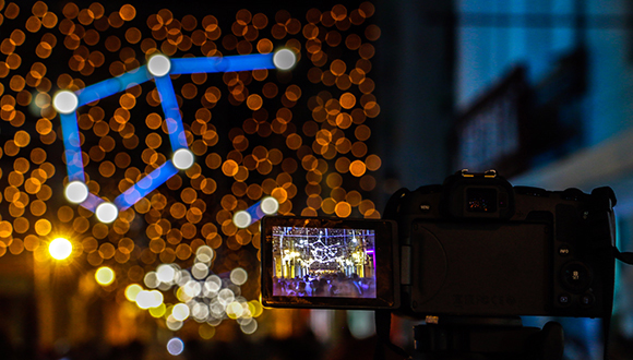 Constelaciones de “Planetario” iluminan la calle habanera Galiano