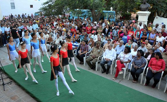 Momento cultural del acto en homenaje a los Mártires del 30 de Noviembre de 1956, efectuado en la Loma del Intendente. Foto: Miguel Rubiera Justiz/ACN.