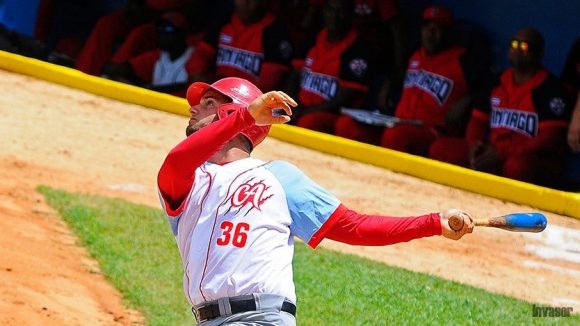 Alfredo Fadragas conectó un jonrón con las bases llenas. Foto: Alejandro García/ Invasor.