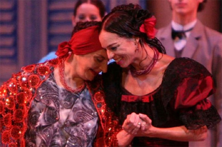 Alicia Alonso junto a Vinagsay Valdés