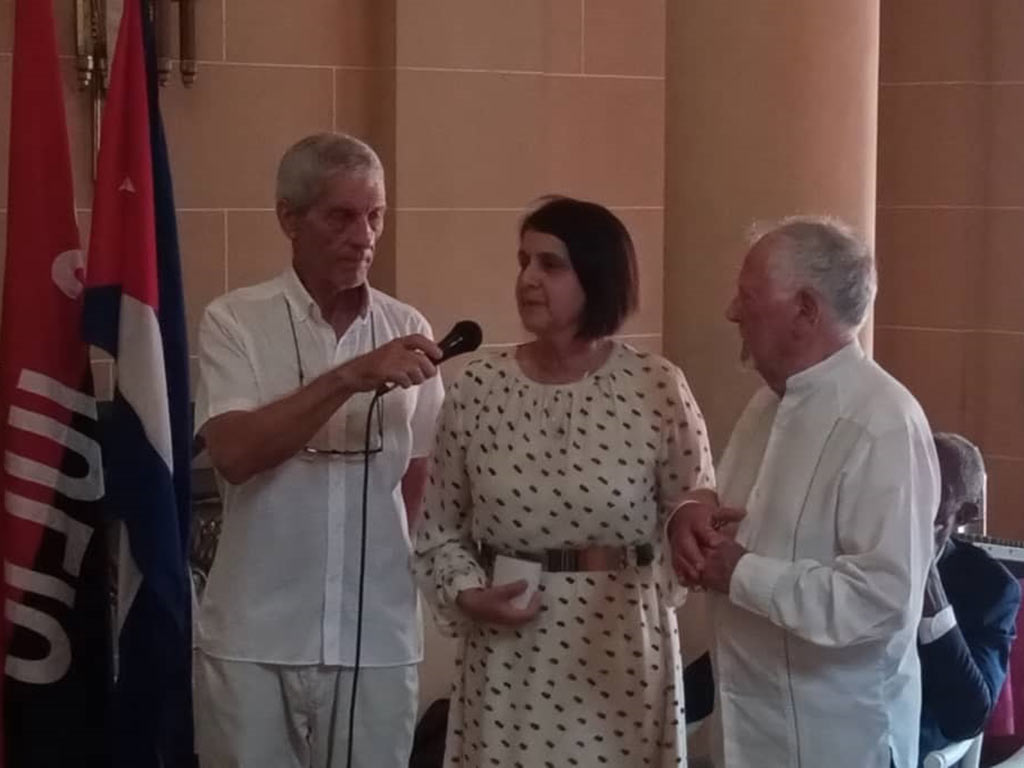Asociación francesa recibe en Cuba medalla conmemorativa Eusebio Leal
