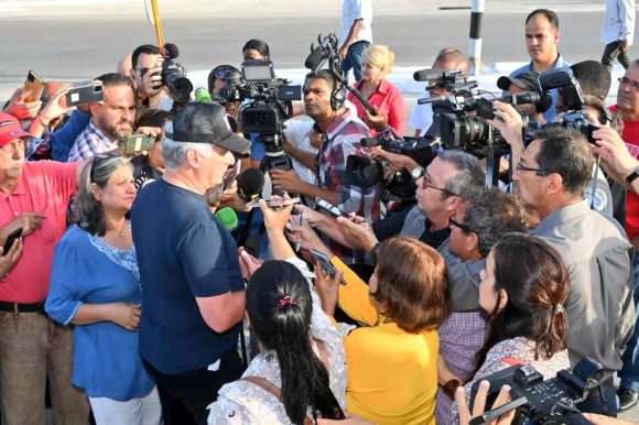 El presidente cubano ejerció su derecho al voto en elecciones nacionales. Foto: Presidencia Cuba/ Twitter.