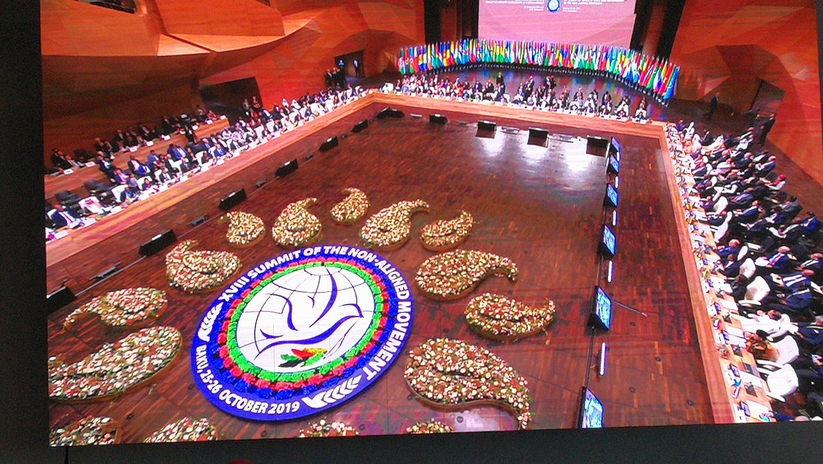 Sesión plenaria de la Cumbre del MNOAL Sesión plenaria de la Cumbre del MNOAL