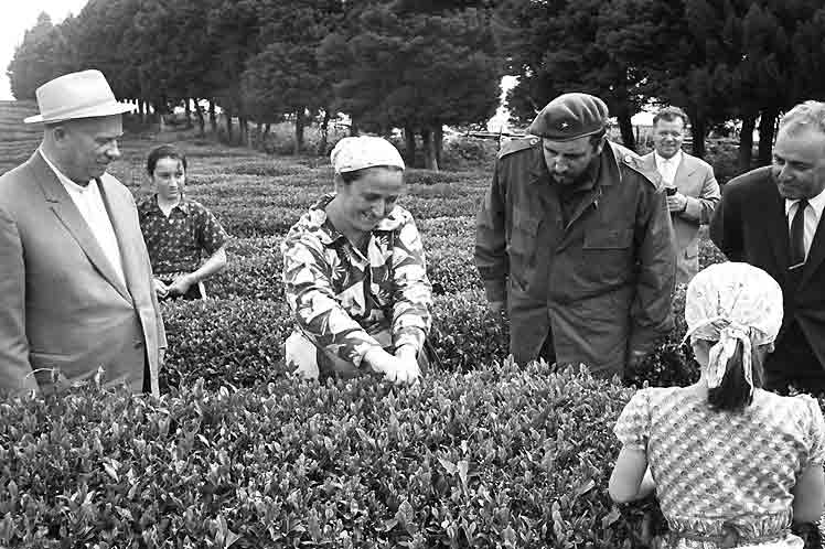 Dos exposiciones en homenaje al líder histórico cubano Fidel Castro fueron inauguradas en la ciudad de Simferopol, en la República de Crimea, informó hoy la filial regional de la Sociedad Rusa de Amistad con Cuba (SRAC). Dos exposiciones en homenaje al líder histórico cubano Fidel Castro fueron inauguradas en la ciudad de Simferopol, en la República de Crimea, informó hoy la filial regional de la Sociedad Rusa de Amistad con Cuba (SRAC).
