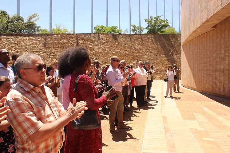 Cubanos en Sudáfrica rinden homenaje a Fidel Castro