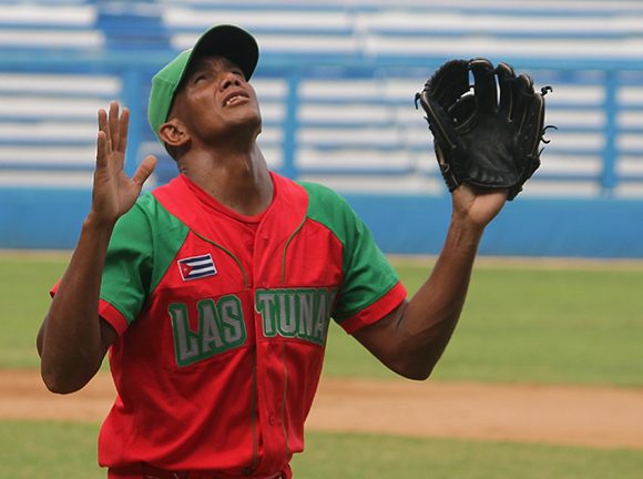 Yolakis Cruz no pudo apagar el fuego de las Avispas y se fue derrotado. Foto Boris Luis Cabrera/Cubadebate.