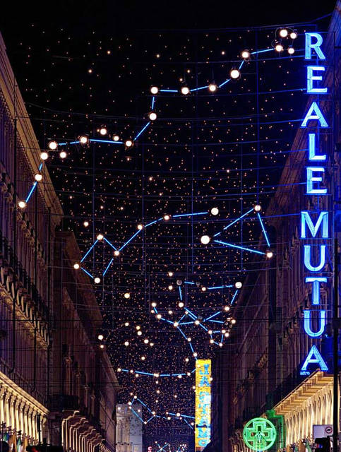 Luces de la ciudad italiana de Turín Luces de la ciudad italiana de Turín