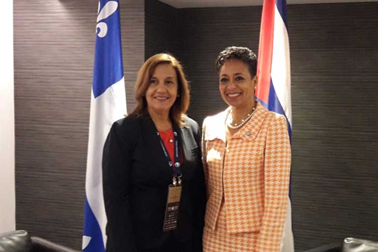 Ministra de Relaciones Internacionales y la Francofonía de Quebec, Canadá, Nadine Girault junto a la titular de Ciencia, Tecnología y Medio Ambiente de la isla, Elba Rosa Pérez. Ministra de Relaciones Internacionales y la Francofonía de Quebec, Canadá, Nadine Girault junto a la titular de Ciencia, Tecnología y Medio Ambiente de la isla, Elba Rosa Pérez.
