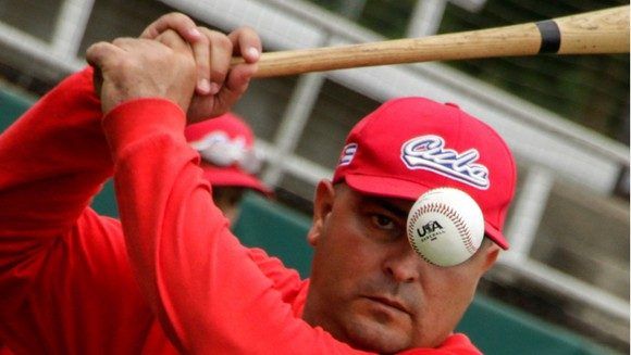 Liberan a Roger Machado como director del equipo de béisbol de Ciego