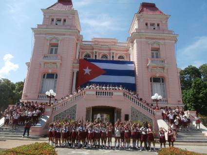 Palacio Provincial de Pioneros Una flor para Camilo