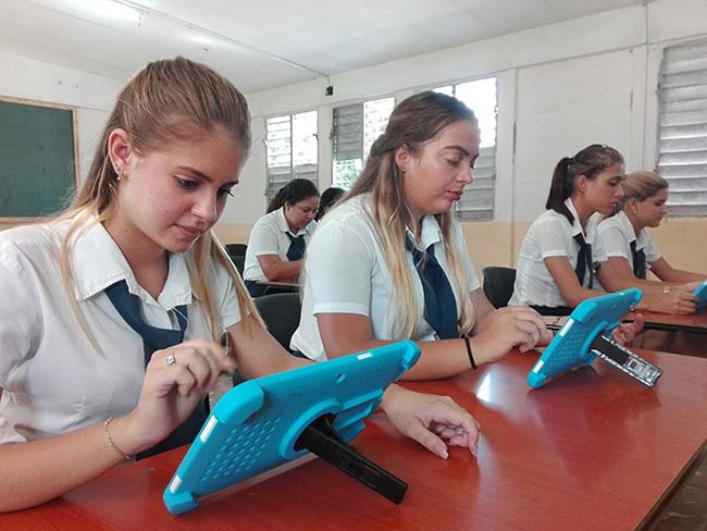 Aula tecnológica en la Escuela Pedagógica Titán de Bronce, ubicada en el municipio de Bejucal, provincia de Mayabeque, que hoy quedará inaugurada. Aula tecnológica en la Escuela Pedagógica Titán de Bronce, ubicada en el municipio de Bejucal, provincia de Mayabeque, que hoy quedará inaugurada.