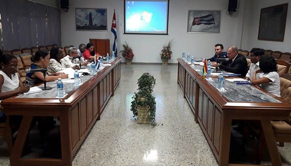 Grupo de Trabajo para la Complementariedad Económica entre Cuba y Bolivia Grupo de Trabajo para la Complementariedad Económica entre Cuba y Bolivia