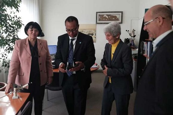 Científicas cubanas participan en segundo simposio internacional de la moringa, conocida como Árbol de la vida