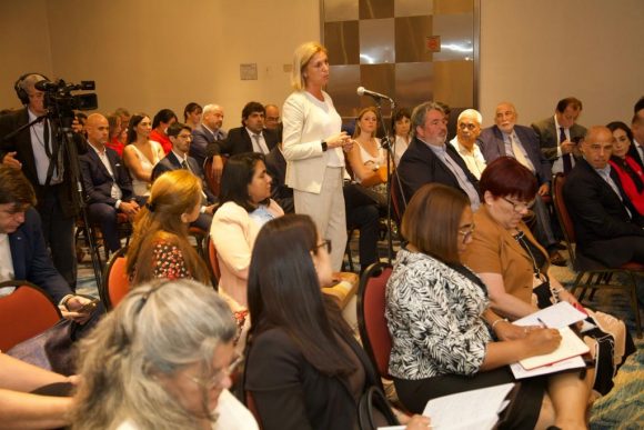 Díaz-Canel se reúne con un encuentro con más de 60 empresarios argentinos. Foto: Twitter/ @PresidenciaCuba. Díaz-Canel se reúne con un encuentro con más de 60 empresarios argentinos. Foto: Twitter/ @PresidenciaCuba.