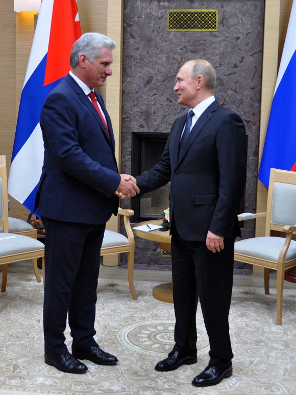 Presidentes de Cuba y Rusia se reúnen en Moscú