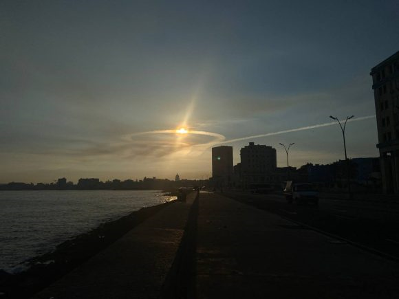 Peculiares figuras en el cielo de La Habana