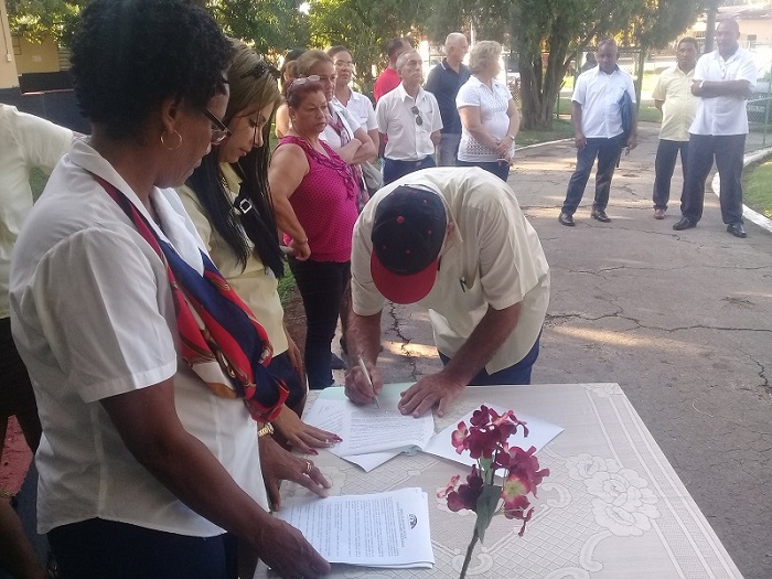 Transportistas firman Código de Ética