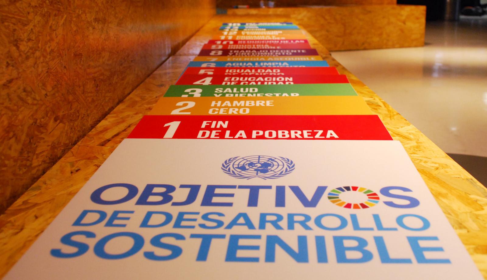 En comparación con otros países de Latinoamérica, Cuba exhibe importantes resultados, pero aún existen muchísimos retos que enfrentar. En comparación con otros países de Latinoamérica, Cuba exhibe importantes resultados, pero aún existen muchísimos retos que enfrentar.