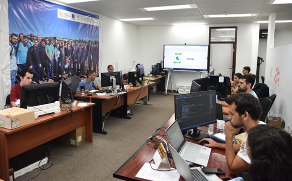 Algunos de los profesionales que integran el equipo de Transfermóvil. Foto: CubaSí. Algunos de los profesionales que integran el equipo de Transfermóvil. Foto: CubaSí.