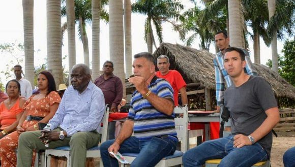 El recorrido de los siete candidatos a diputados nominados por Arroyo Naranjo concluyó este viernes en la finca La Claudia. Foto: Tony Hernández Mena