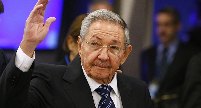 Guantánamo, Cuba.- El General de Ejército Raúl Castro Ruz, Primer Secretario del Comité Central del Partido Comunista de Cuba, envió hoy un saludo a los militantes de la Unión de Jóvenes Comunistas (UJC) en las Fuerzas Armadas Revolucionarias (FAR) y a la juventud cubana en general, en ocasión del acto por el aniversario 55 del inicio de constituida la organización juvenil en el organismo armado. Envía el General de Ejército Raúl Castro saludo a la juventud cubana