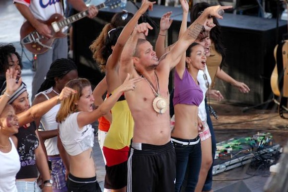 ctuación de la agrupación puertorriqueña Calle 13 en la tribuna antiimperialista «José Martí», en La Habana,Cuba, el 23 de marzo de 2010. Foto: Sergio Abel Reyes/AIN.