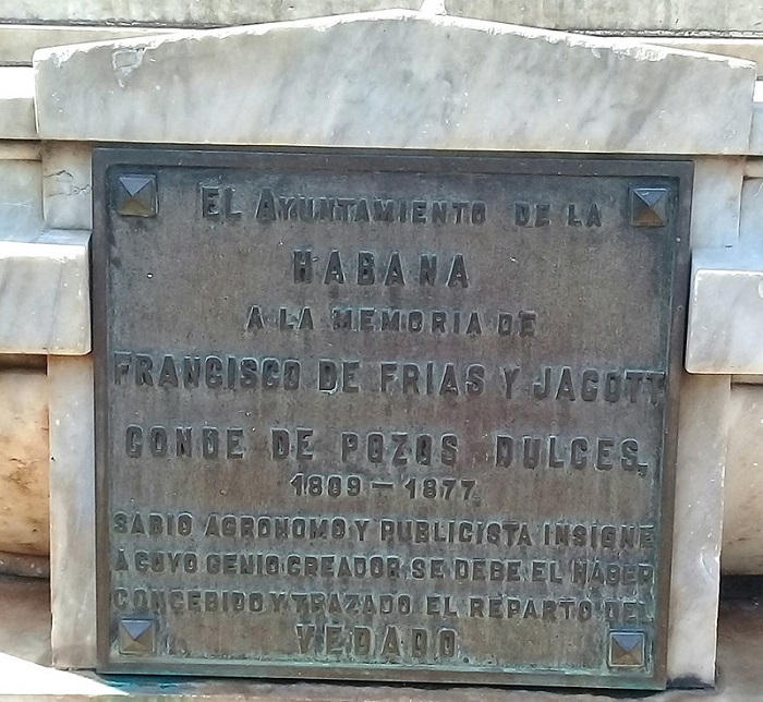 Estatua erigida en recordación de Francisco Frías y Jacott, conde de Pozos Dulces Estatua erigida en recordación de Francisco Frías y Jacott, conde de Pozos Dulces