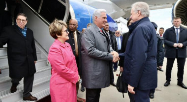 Presidente cubano llega a Rusia para participar en los eventos del Día de la Victoria